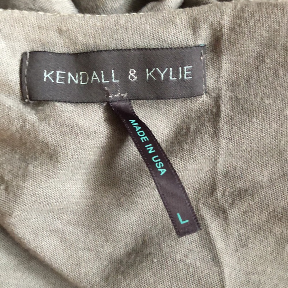 Kendall and Kylie tank